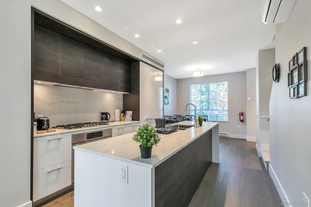 Modern Townhouse at Marine by Elevate Rooms