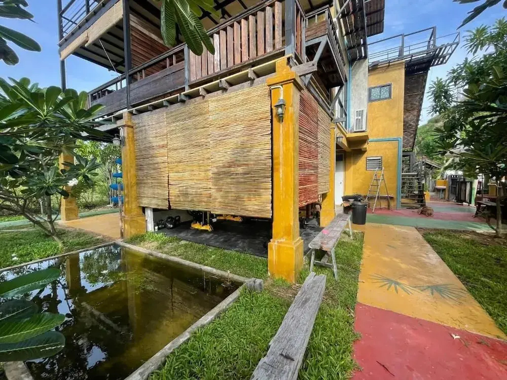 Golden Mango House