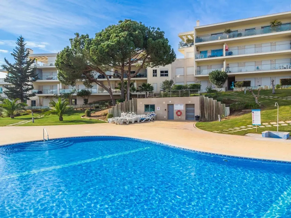 Balaia Residence 2 Bedroom Penthouse With Pool