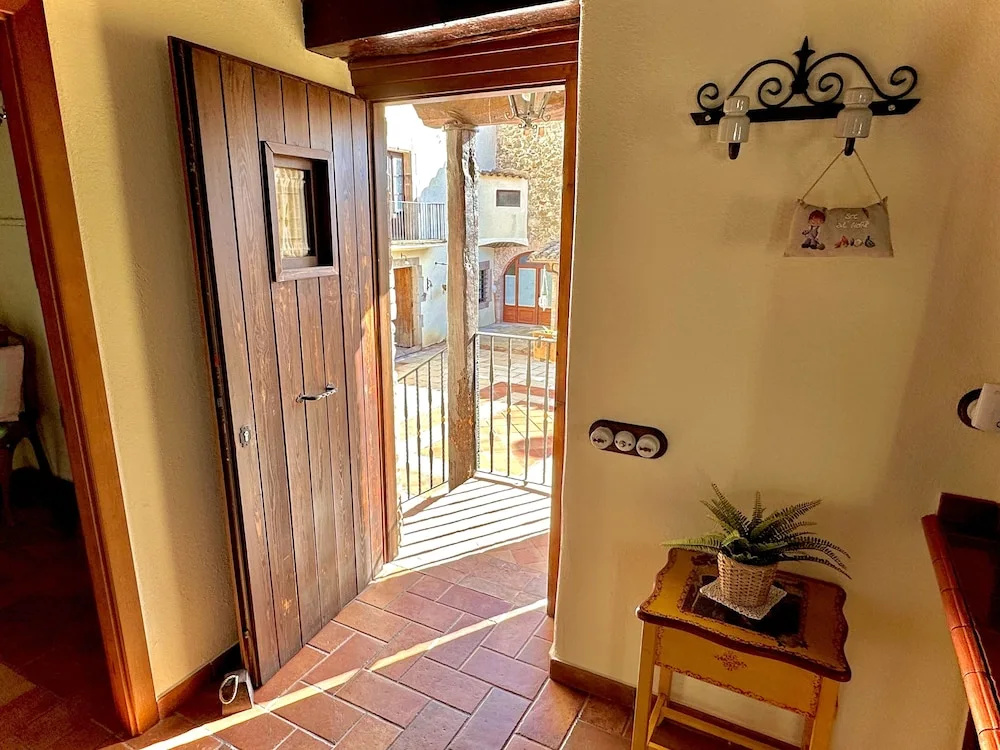 Masia Can Viver - Olive oil tourism B&B