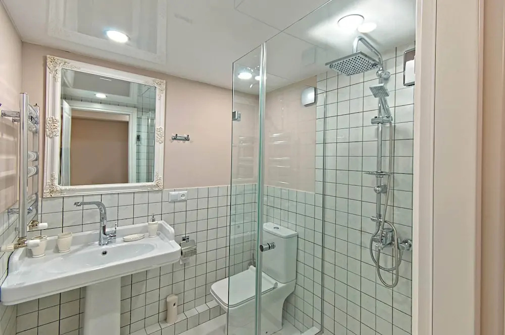 Sakhli at Chavchavadze ave 15