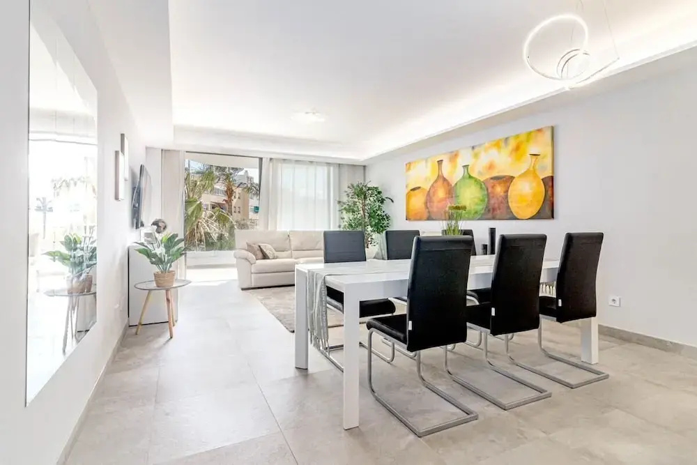 Inf4.2p - Modern City Apartment Near the Beach