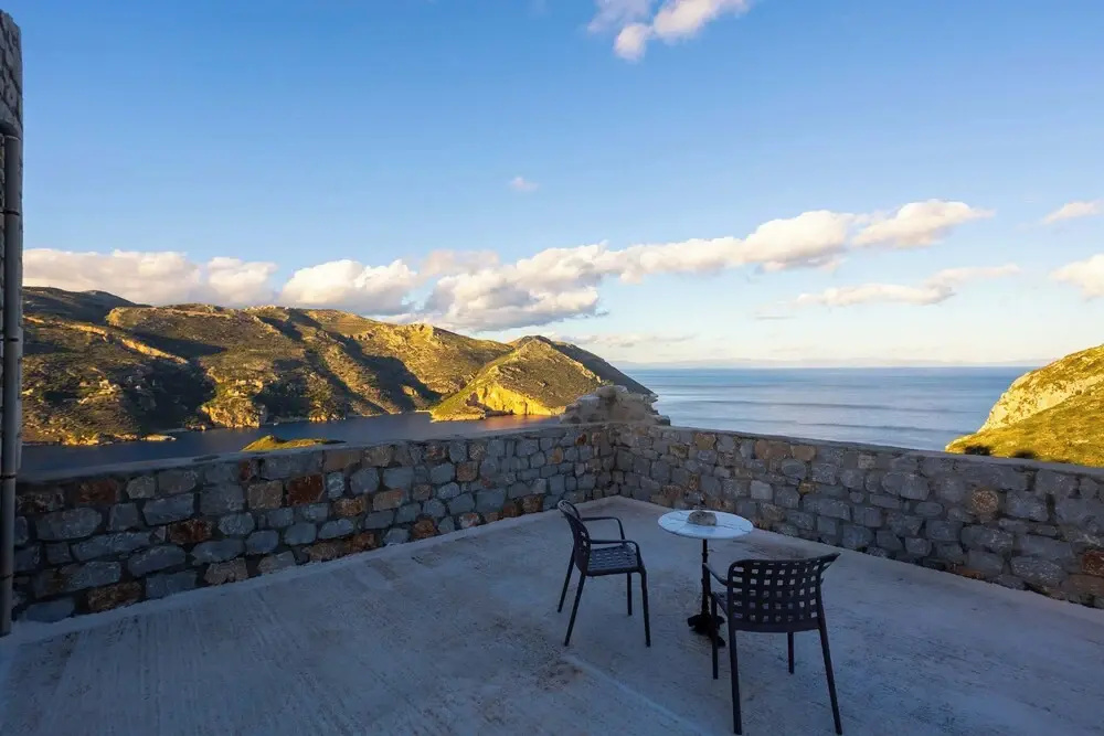 Taenarioum Antico - Mani Stone Tower with Sea View