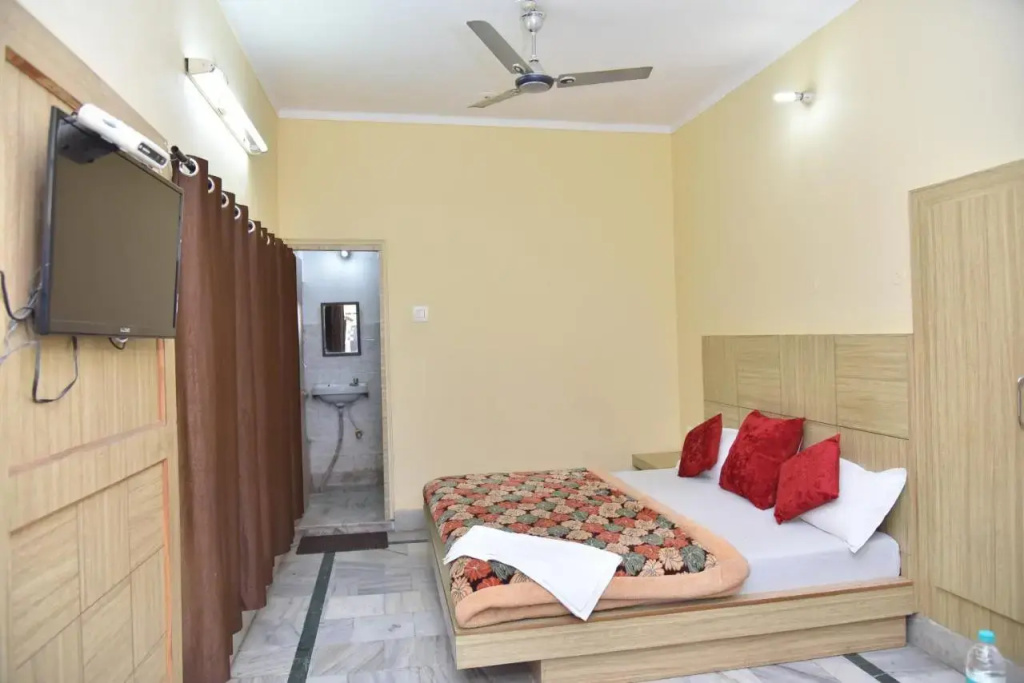 Hotel Ganga Basin