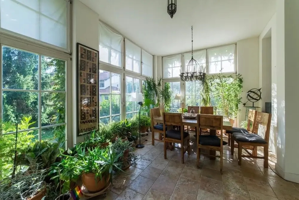Embassy Row BnB