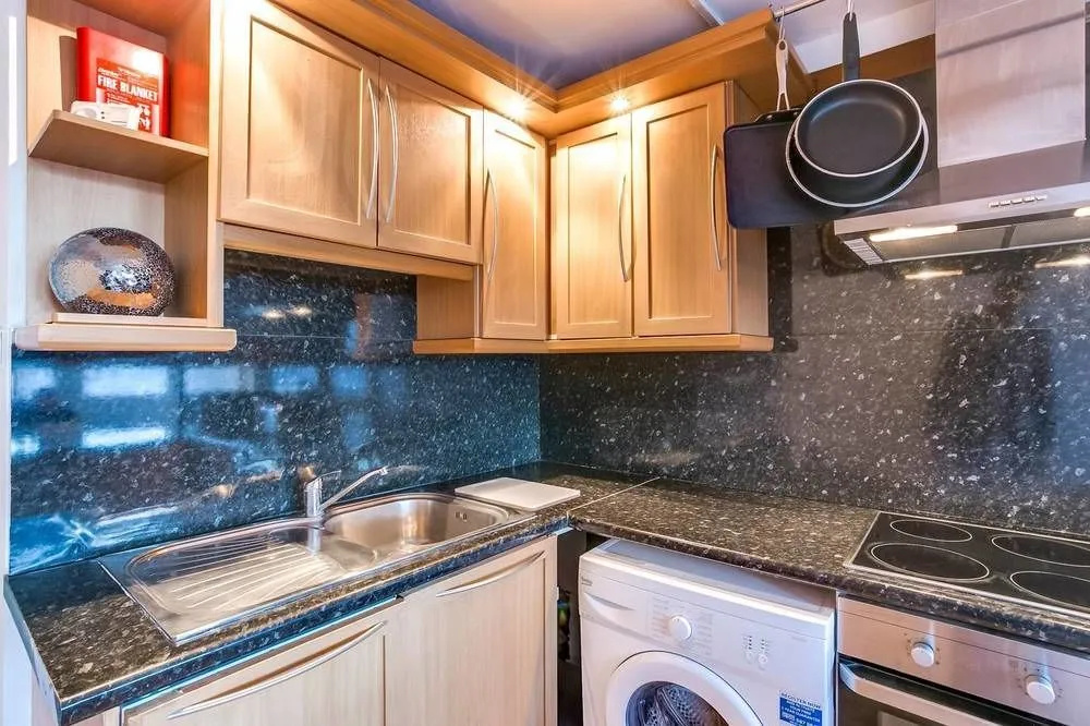 4 Bedroom Central London Flat With Balcony - 5 Mins to Oxford Street