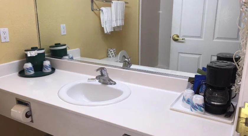 Deluxe Inn & Suites