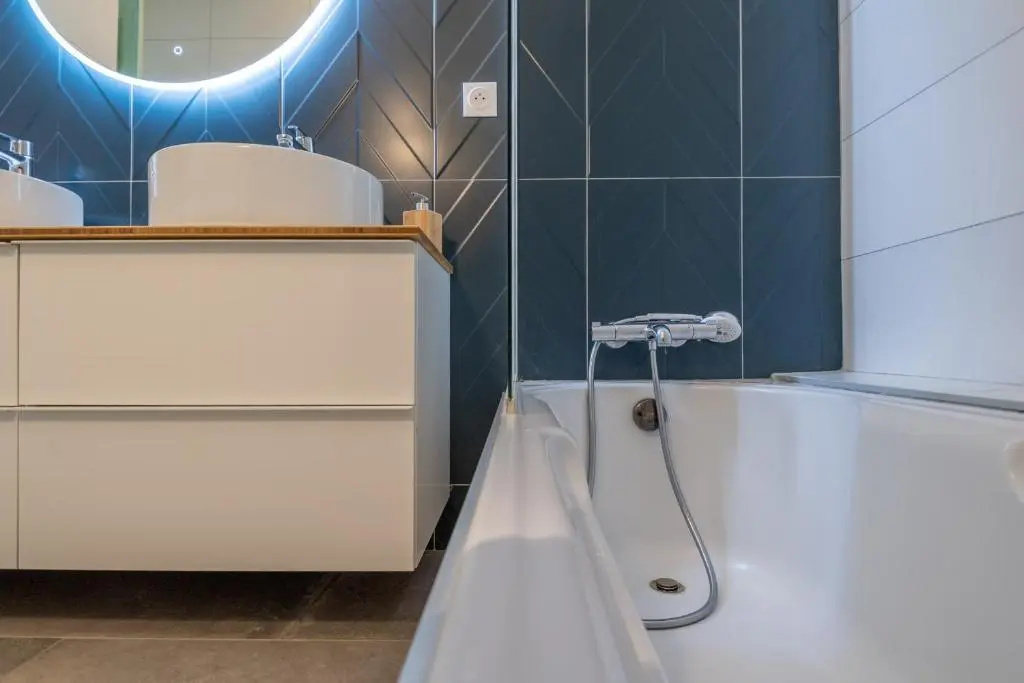 Spacious T3 apartment with a balcony near the old town