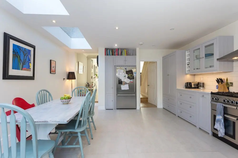 4 Bedroom Family House Near Shepherd's Bush
