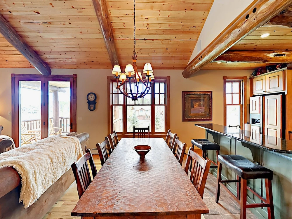 525 N Lupine Lane Home - 4 Br home by RedAwning
