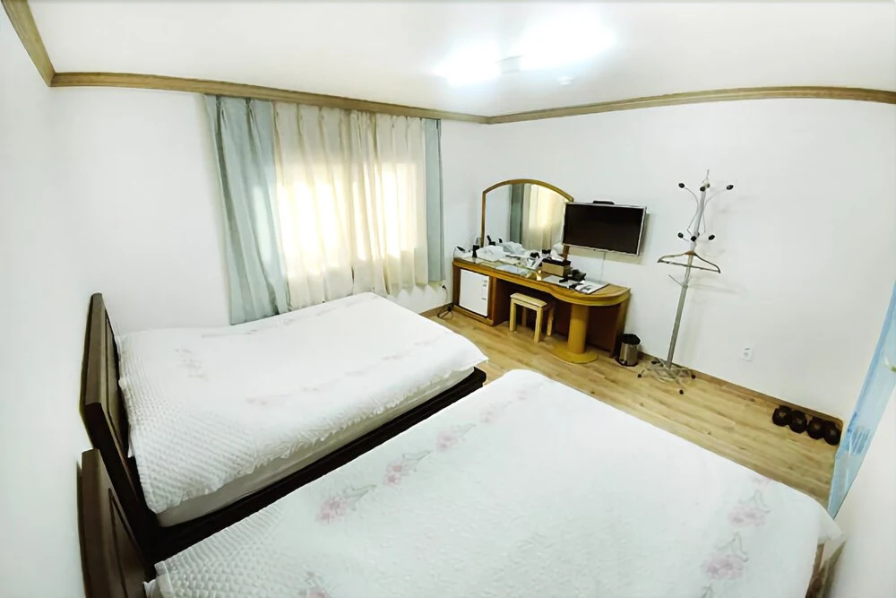 Top Island Hotel