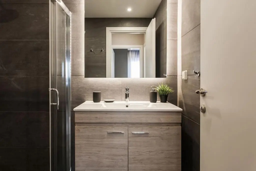 Piraeus Deluxe 2BDR Apt - near metro and port