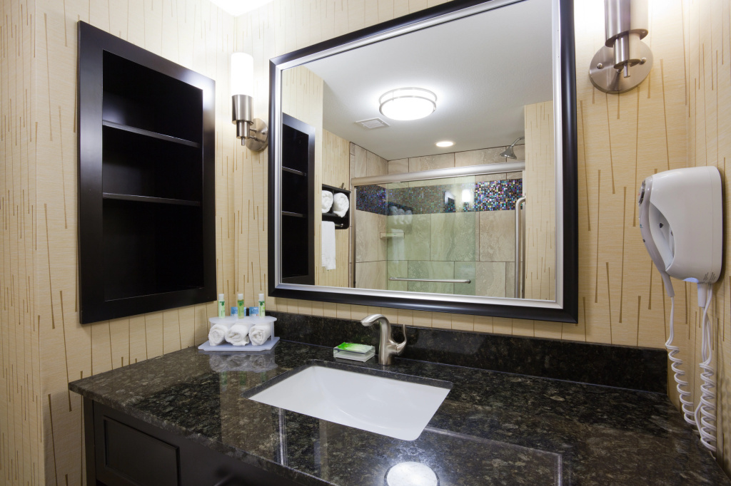 Holiday Inn Express & Suites Fort Dodge by IHG