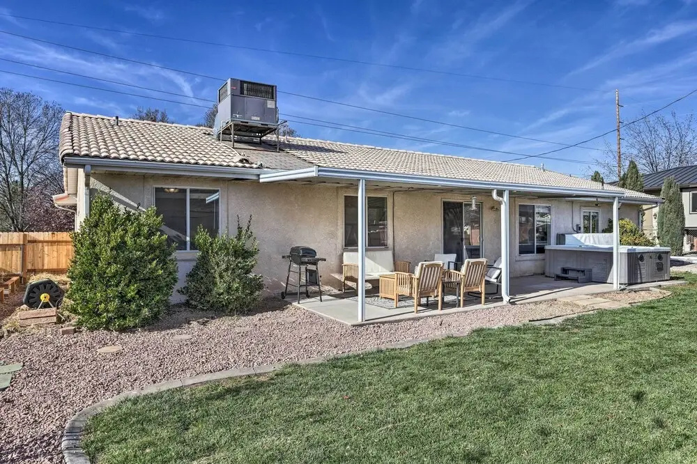 Washington Home w/ Private Hot Tub < 40 Mi to Zion