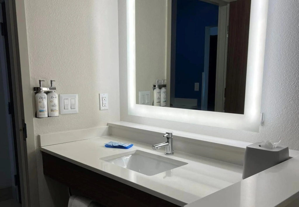 Holiday Inn Express & Suites Bryan - College Station by IHG