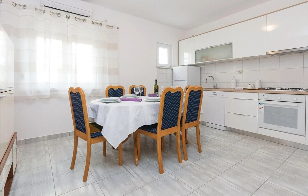 Two-Bedroom Holiday Home In Zadar