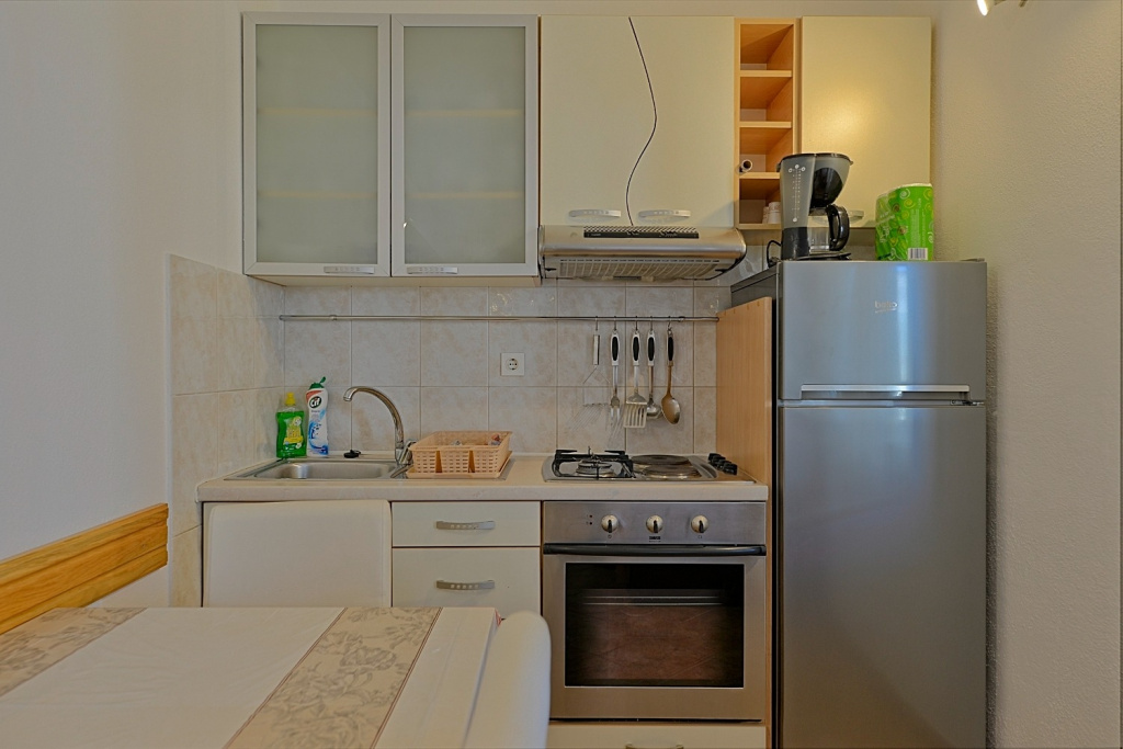 Apartment Puli - 200m from sea: Nela2  Postira, Island Brac