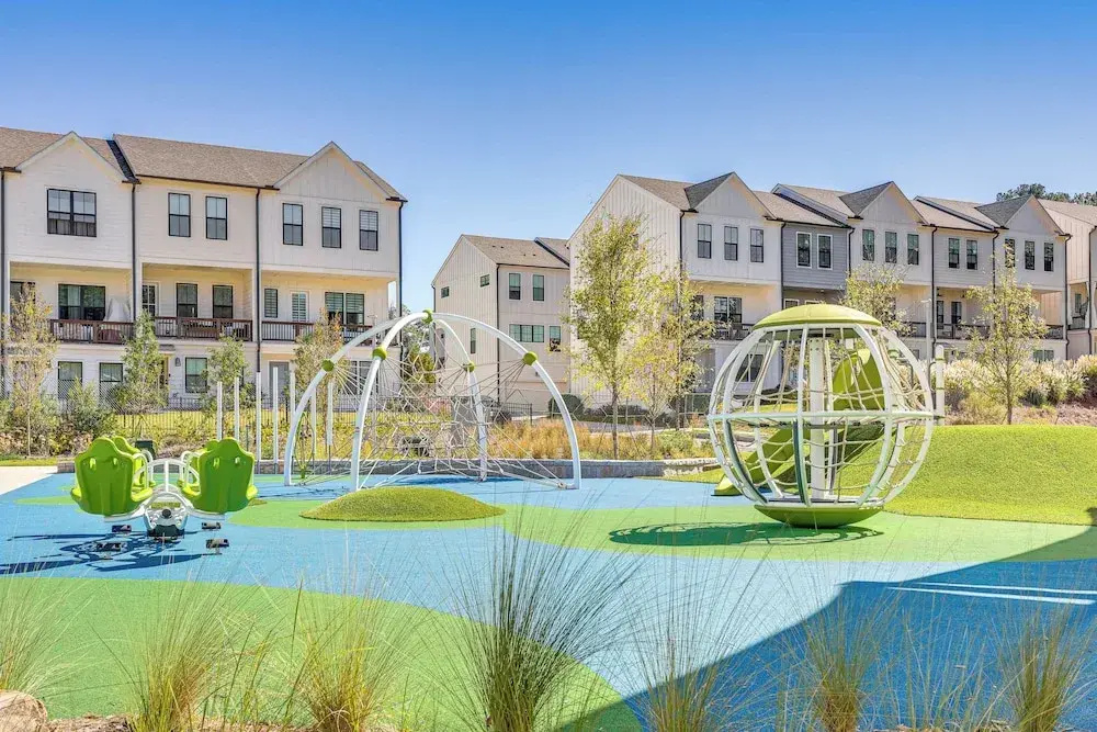 2 Mi to Zoo Atlanta: Modern Townhome w/ Balcony