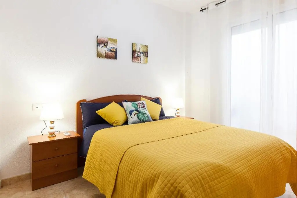 Fantastico apartamento en el centro de Roquetas, 300Mb Optic Fiber high speed internet, Smart tv