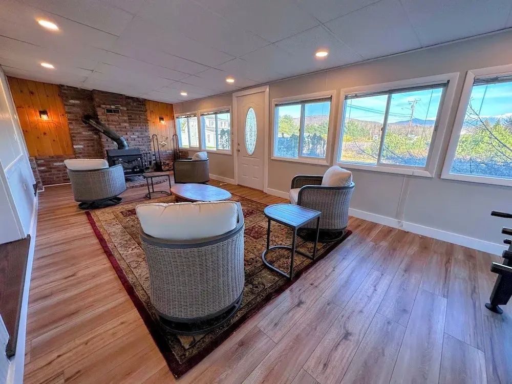 Renovated Farmhouse on Snowmobile Trail With Firepit & Mountain Views, 10 min From Bretton Woods