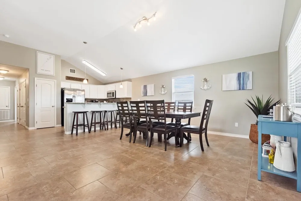 Latitude Adjustment - Private Pool/elevator!