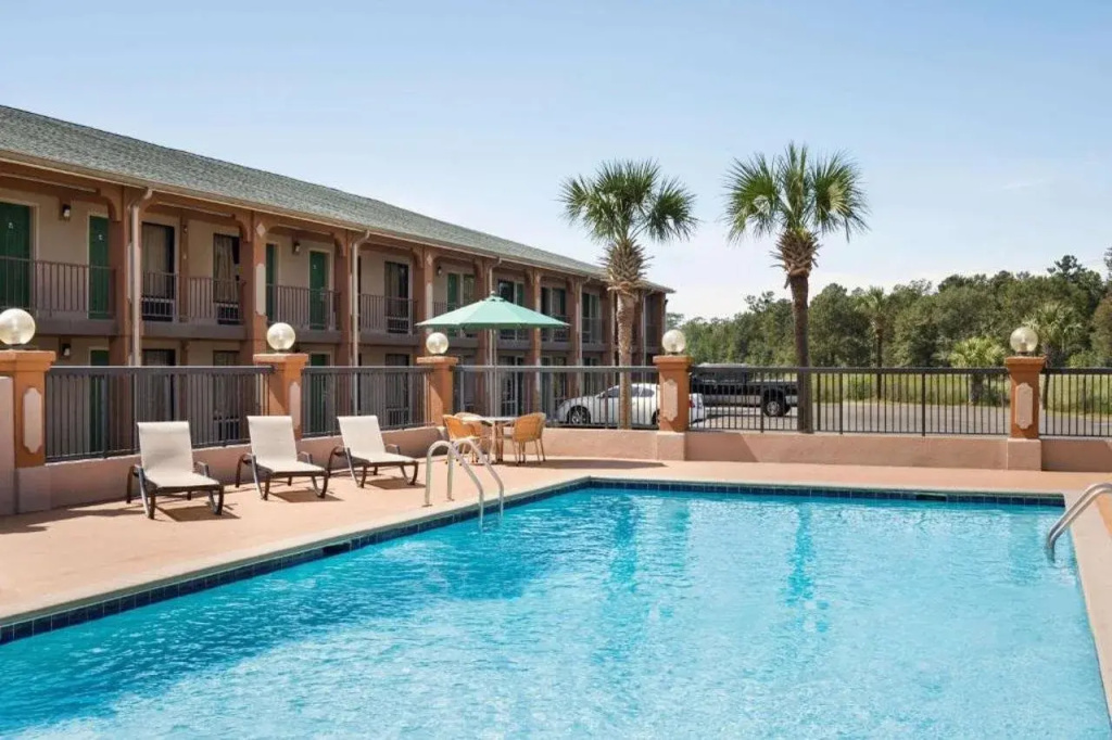 Days Inn by Wyndham Hardeeville Near Hilton Head