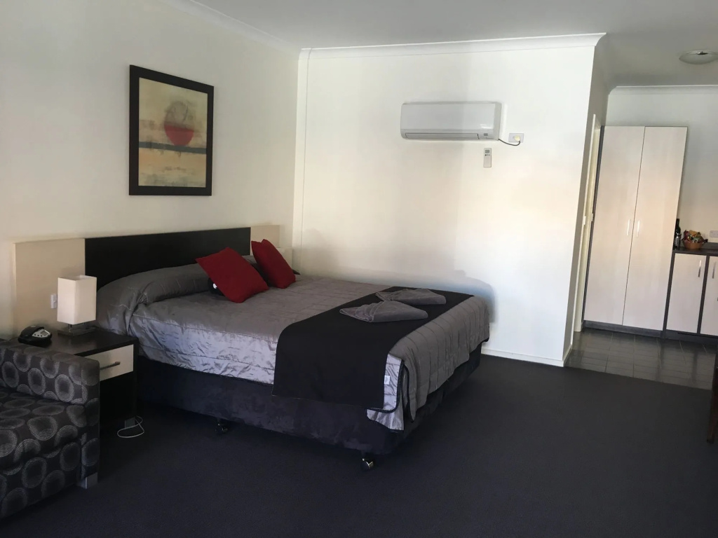 Horsham Mid City Court Motel