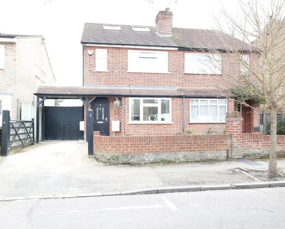 Central Windsor Stunning 4 Bedroom Spacious Modern House
