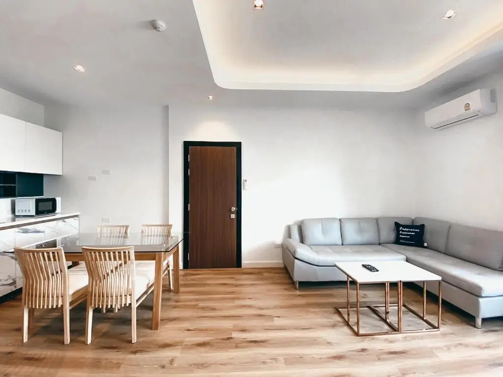 Play Poshtel & Cafe'