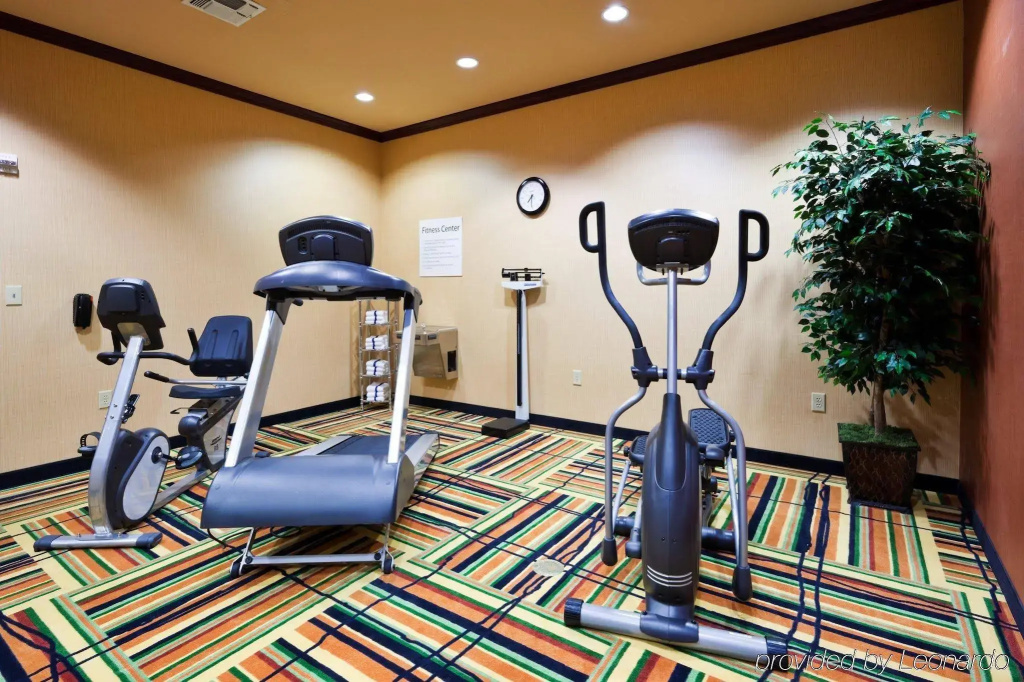 Holiday Inn Express Hotel & Suites Ennis by IHG