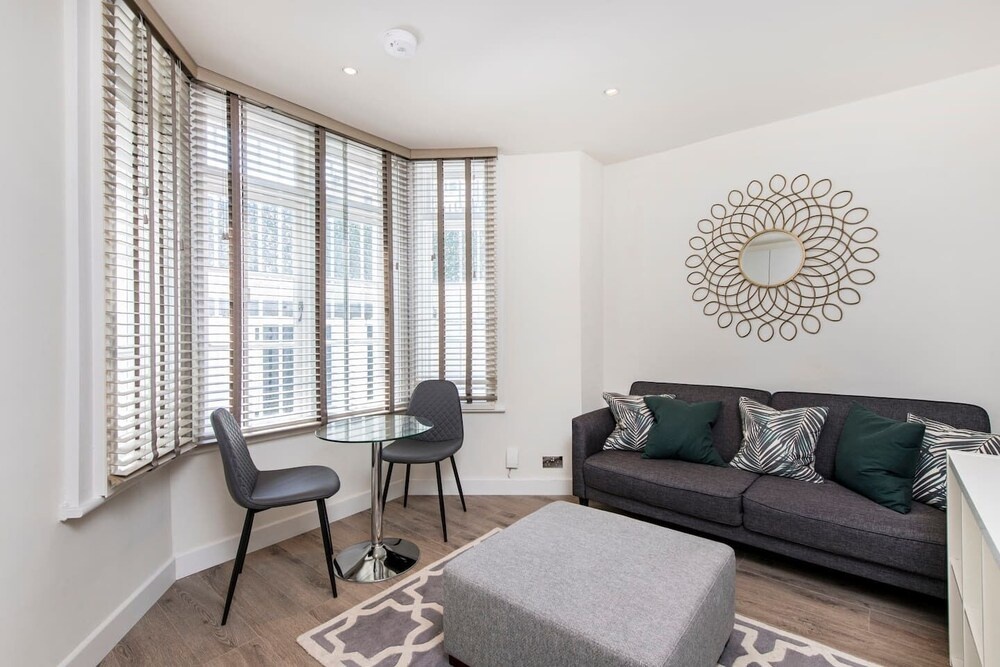 Stylish 1 bed in Fashionable Chelsea