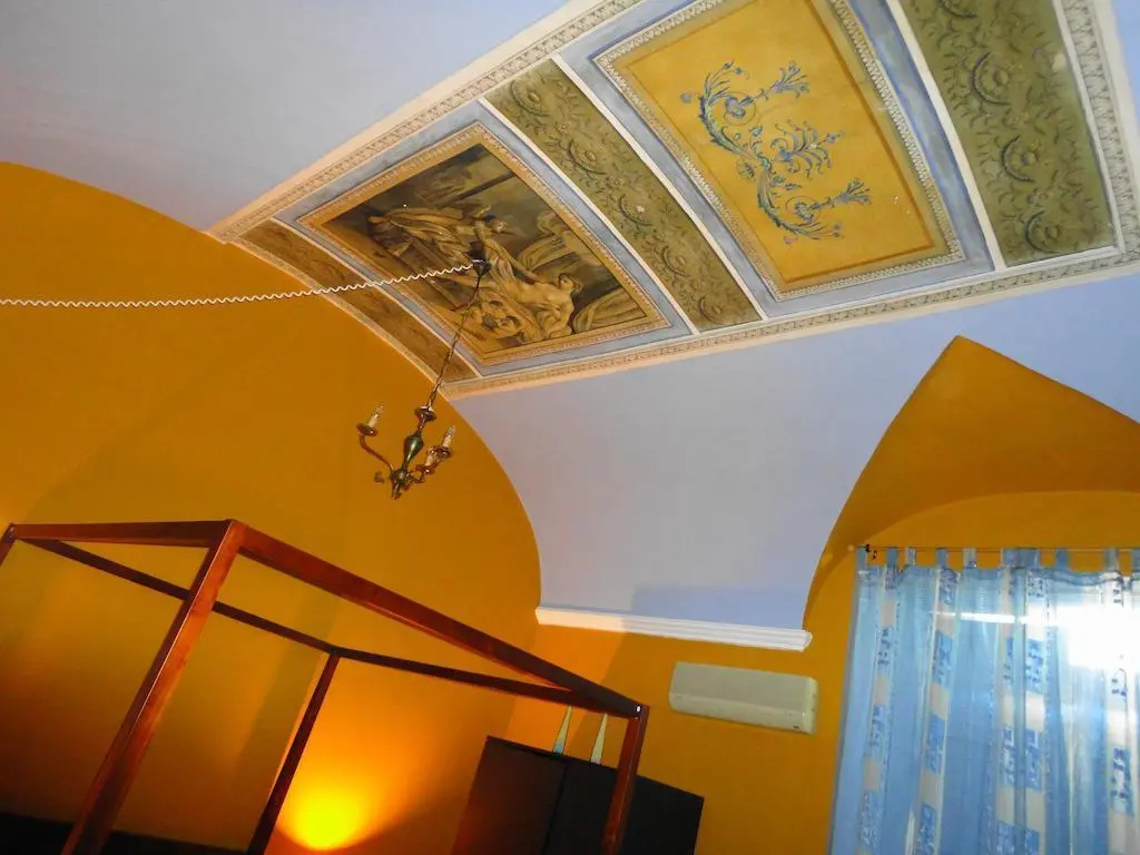 Holland International Rooms