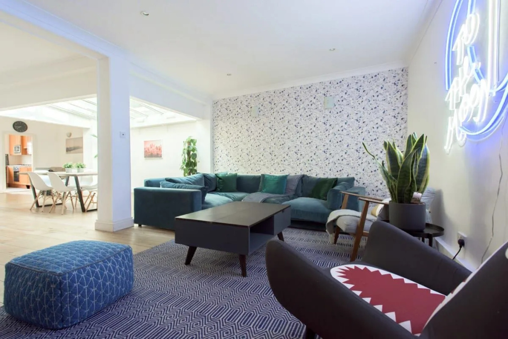 The Harrods Mews - Modern 4BDR Mews Home with Rooftop Terrace & Garage