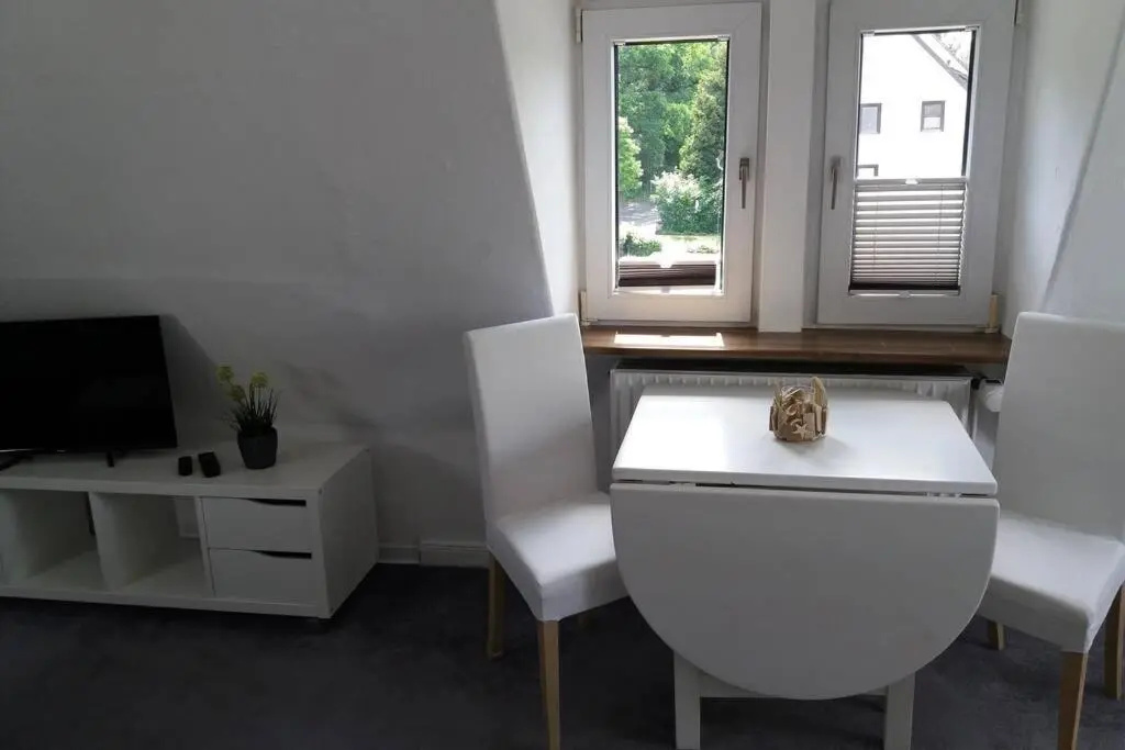 Helle 2-Zimmerwohnung Am Stadtrand (Adults Only)