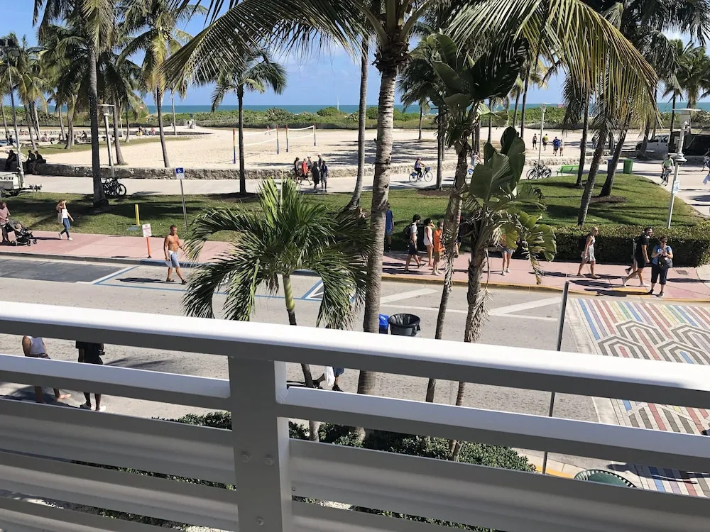 SoBe 12th and Ocean Suites