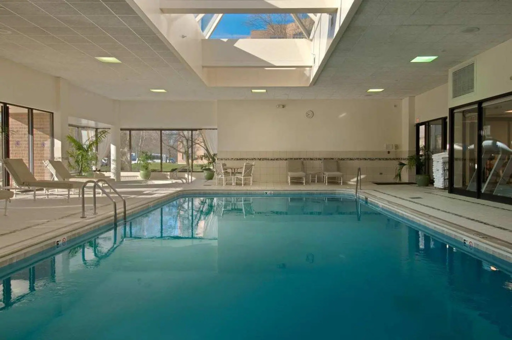 DoubleTree by Hilton Lisle Naperville