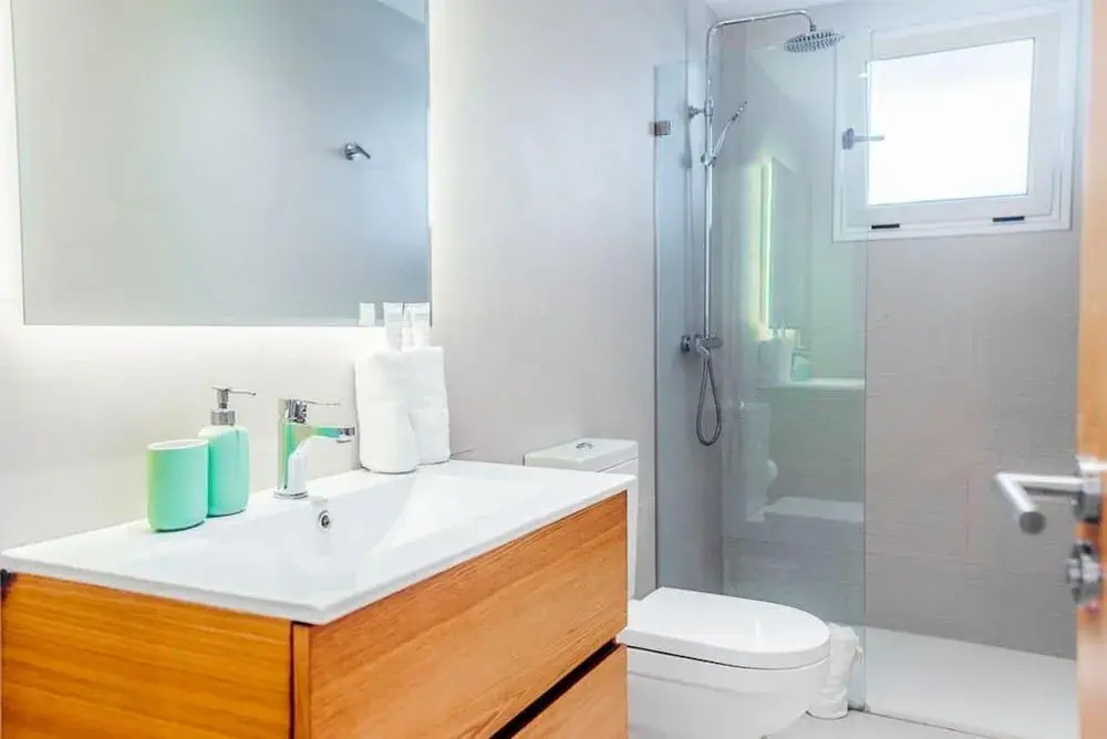 Luxury 2 BR Penthouse With Private Rooftop Picuzzi