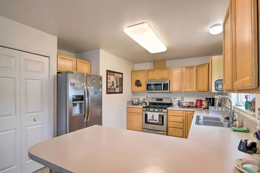 Quaint Ranch Home w/ Yard in Midtown Anchorage!