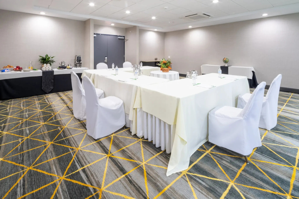 Holiday Inn - Long Island - ISLIP Arpt East by IHG