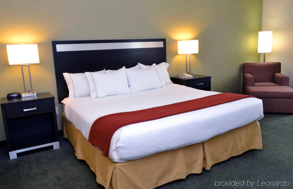 Holiday Inn Express Hotel & Suites Center Township by IHG