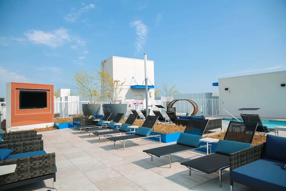 Fully Furnished Suites near Little Tokyo