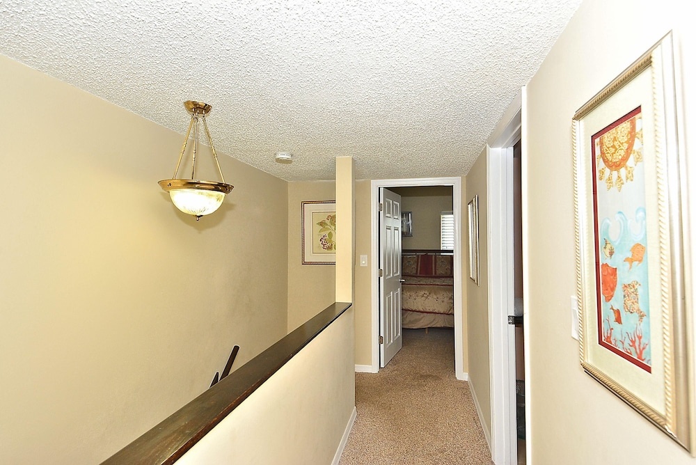 Sunset Chateau 609 Top Floor/ Amazing Views/ Great Location!