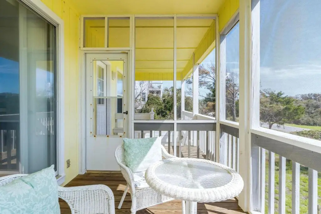 See Otter by Oak Island Accommodations