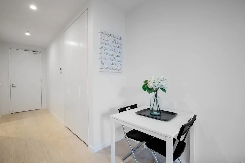 91cozy One Bedroom South Yarra Lively Neighbour