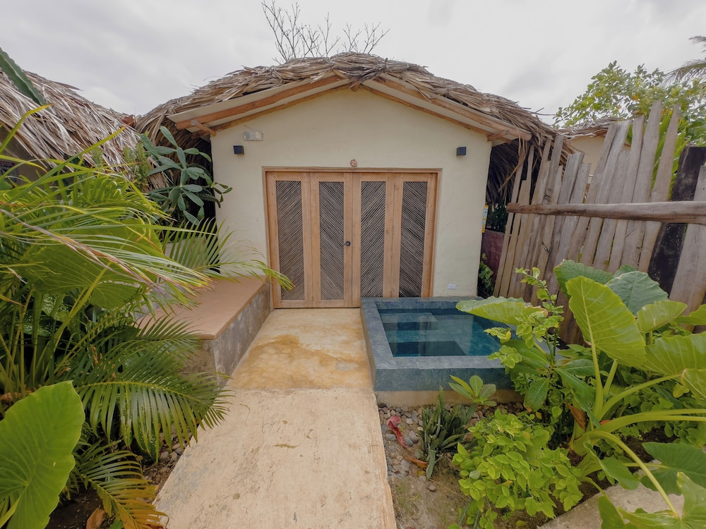 Makai Beach Hostel