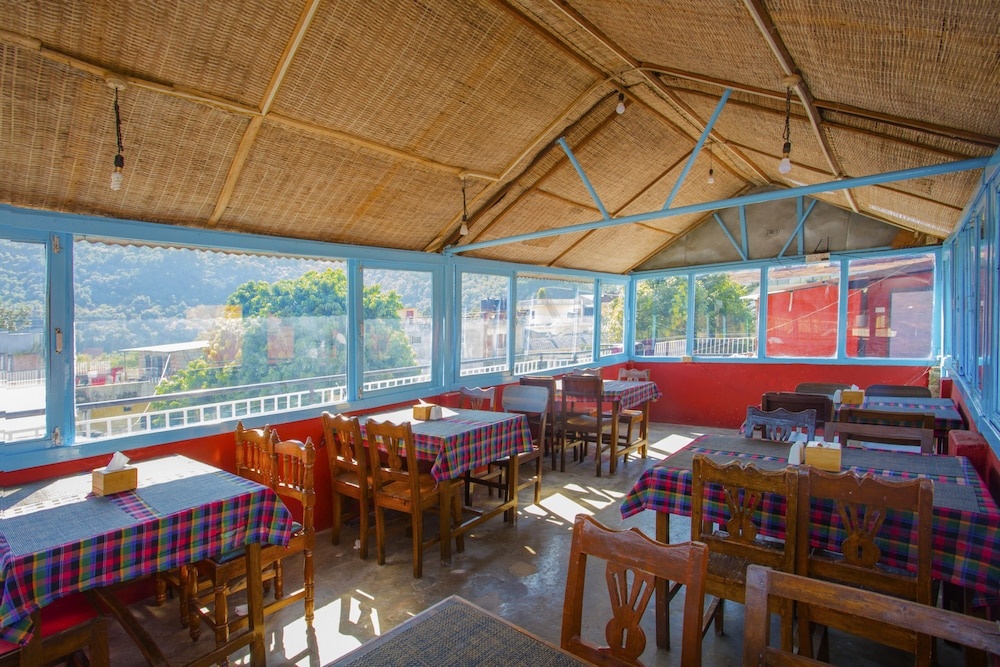OYO 227 Hotel Moonstone Inn