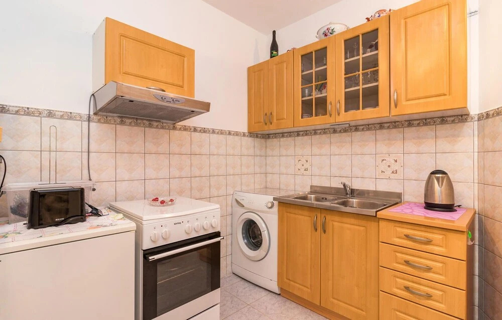 Nice Apartment in Valbandon With Wifi and 2 Bedrooms