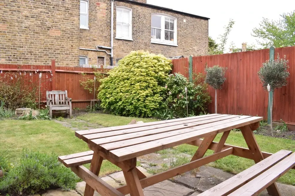 Well-decorated 2 Bedroom Garden Flat in Balham