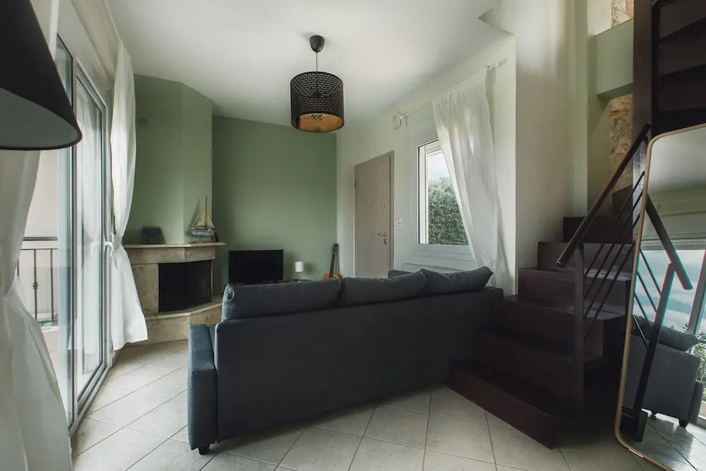 Chloe Apartments by QR booking