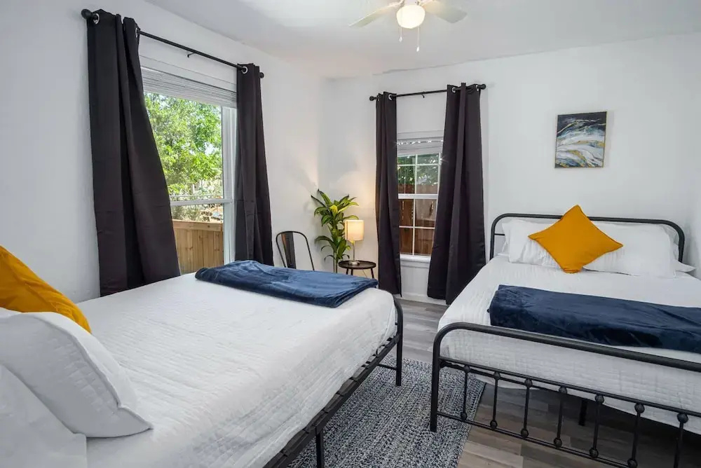 Charming 4BR2BA Only 5 mins Downtown Riverwalk